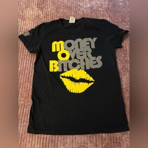 Vintage Married to the Mob Tee 💛💋